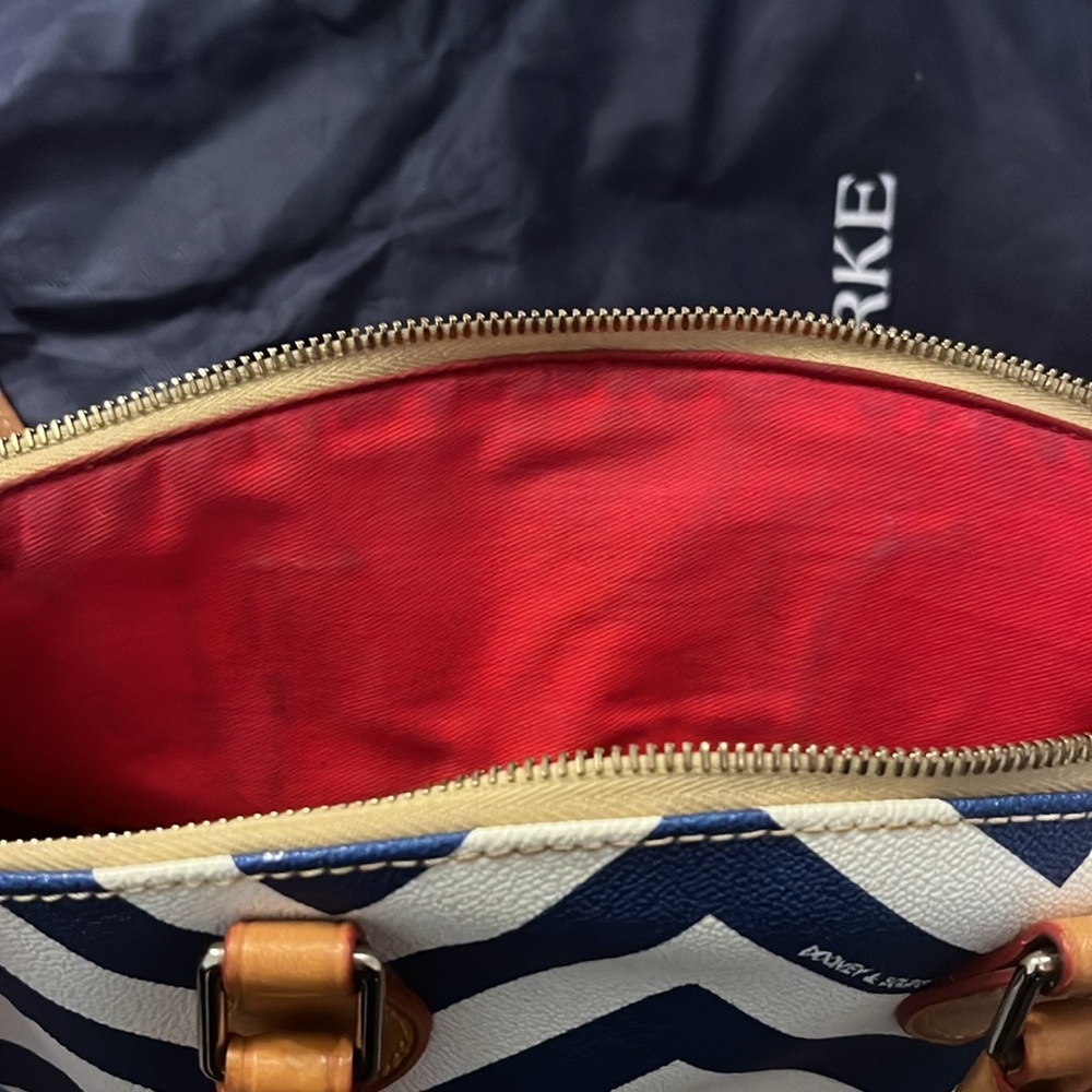 Dooney & Bourke Blue and White Chevron Crossbody Bag - Picture 13 of 16